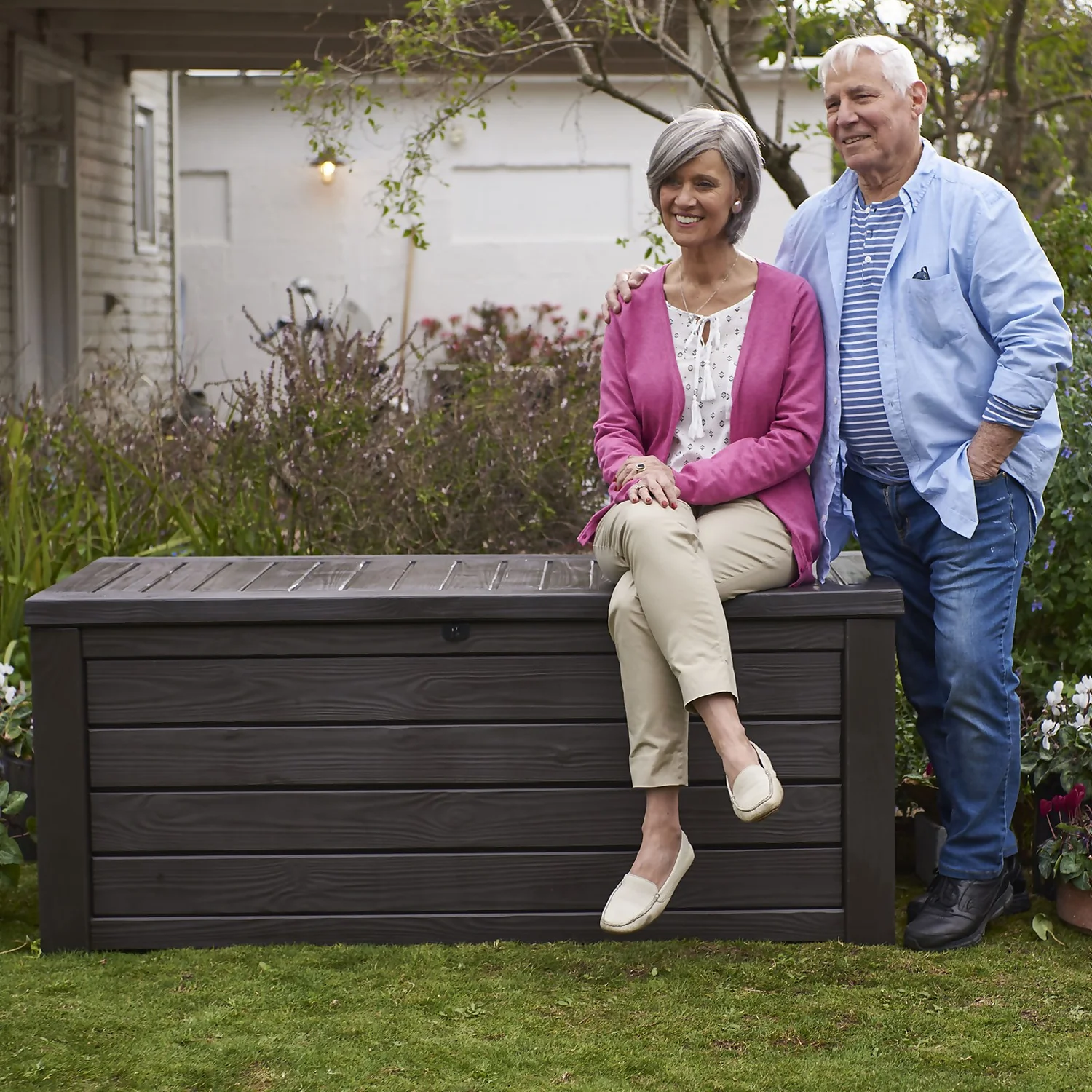 Keter Westwood Outdoor Garden Storage Box 570L - Brown 5 Keter Westwood Outdoor Garden Storage Box 570L - Brown - Image 3