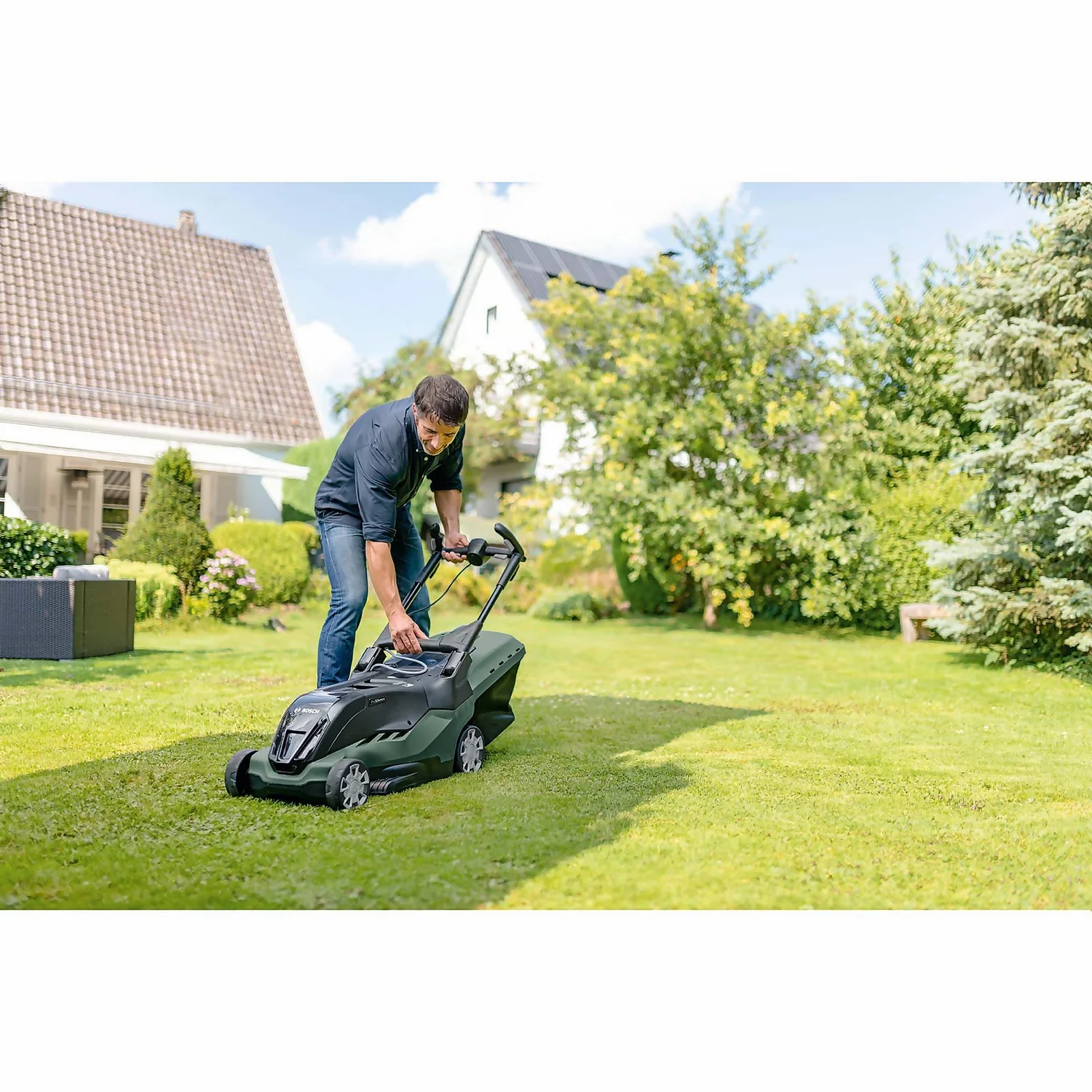 Bosch 36V AdvancedRotak 36-650 Lawn Mower - 36cm 4 Bosch 36V AdvancedRotak 36-650 Lawn Mower - 36cm - Image 2