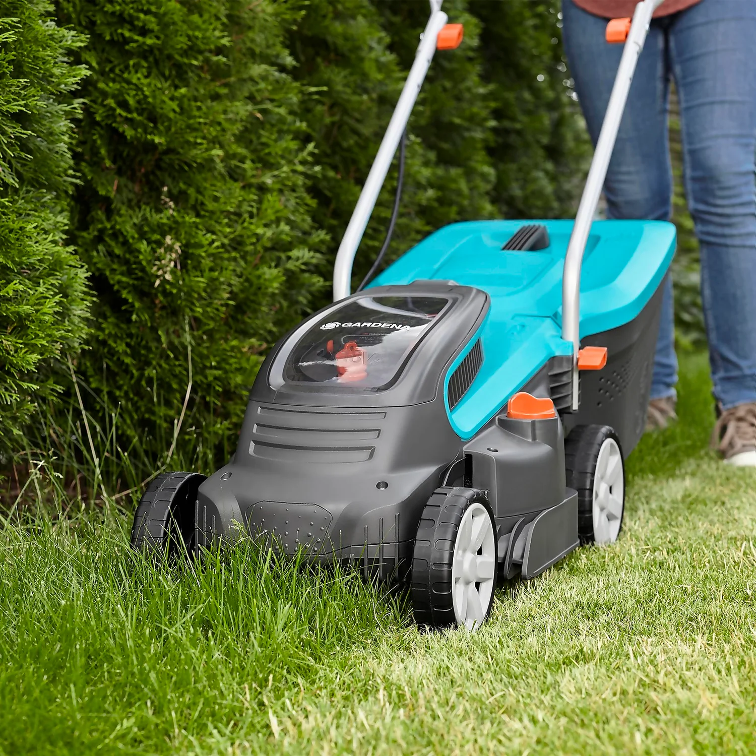 GARDENA 36V PowerMax Cordless Lawn Mower - 32cm 4 GARDENA 36V PowerMax Cordless Lawn Mower - 32cm - Image 2